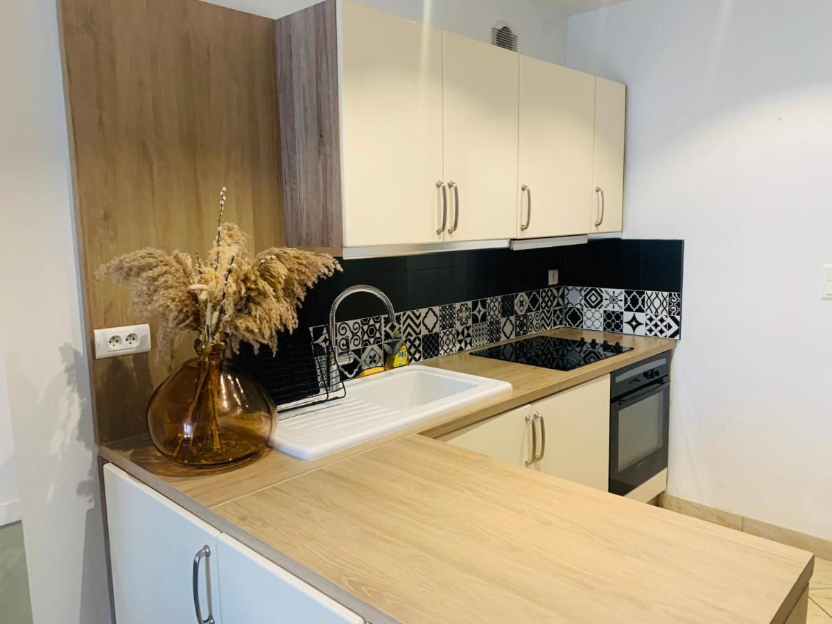 La Roseraie De L Arguenon, Appartement Charmant Centre Ville Jugon-les-Lacs Esterno foto